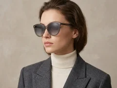 BS0406-0678_Brown_Oval_TR90_Sunglasses-tryon_female