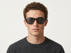 BS0406-0681_Black_Oval_TR90_Sunglasses-tryon_male