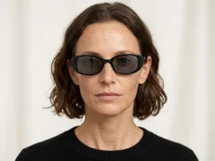 BS0406-0691_Black_Oval_TR90_Sunglasses-tryon_female