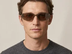 BS0406-0695_Brown_Oval_TR90_Sunglasses-tryon_male