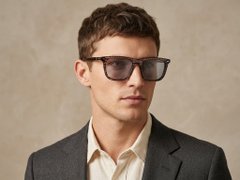 BS0420-0133_Pattern_Rectangular_Acetate_Sunglasses-tryon_male
