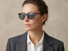 BS0420-0150_Blue_Rectangular_Acetate_Sunglasses_corner-tryon_female