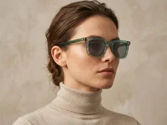 BS0420-0168_Green_Rectangular_Acetate_Sunglasses_corner-tryon_female