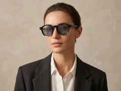 BS0420-0197_Black_Rectangular_Acetate_Sunglasses_corner-tryon_female