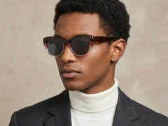 BS0420-0206_Pattern_Butterfly_Acetate_Sunglasses_corner-tryon_male