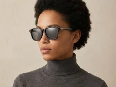 BS0420-0207_Black_Rectangular_Acetate_Sunglasses_corner-tryon_female