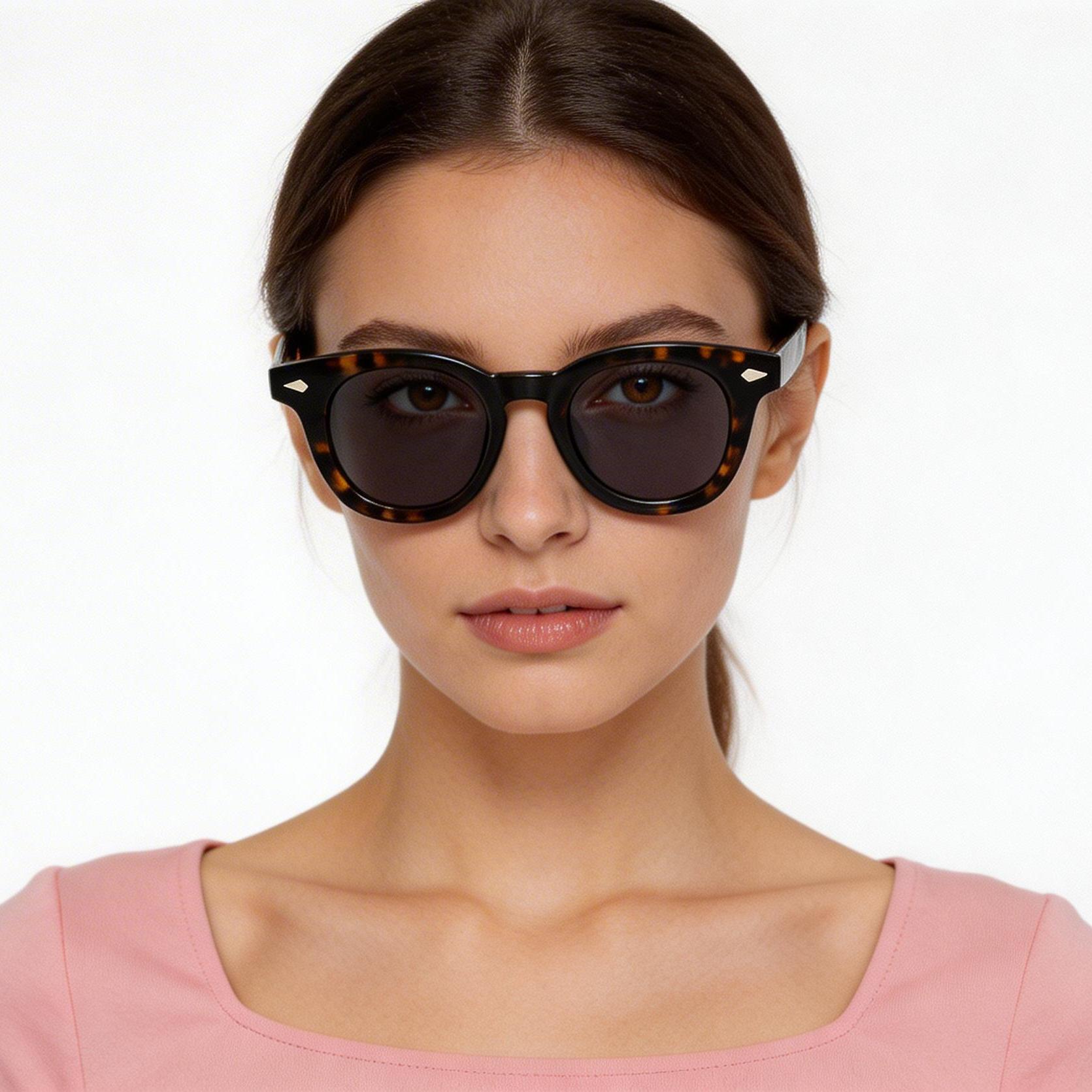 bs0420-0229_tortoiseshell_round_acetate_sunglasses_model