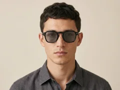 BS0420-0232_Black_Rectangular_Acetate_Sunglasses_corner-tryon_male