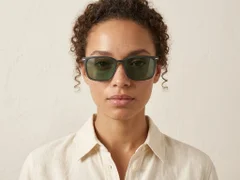 BS0420-0449_Green_Rectangular_Ultem_Clip-on Sunglasses-tryon_female