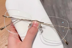 BS0423-0210_Golden_Invisible_Titanium_Glasses_front