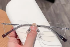 BS0423-0220_Silver_Invisible_Titanium_Glasses_front
