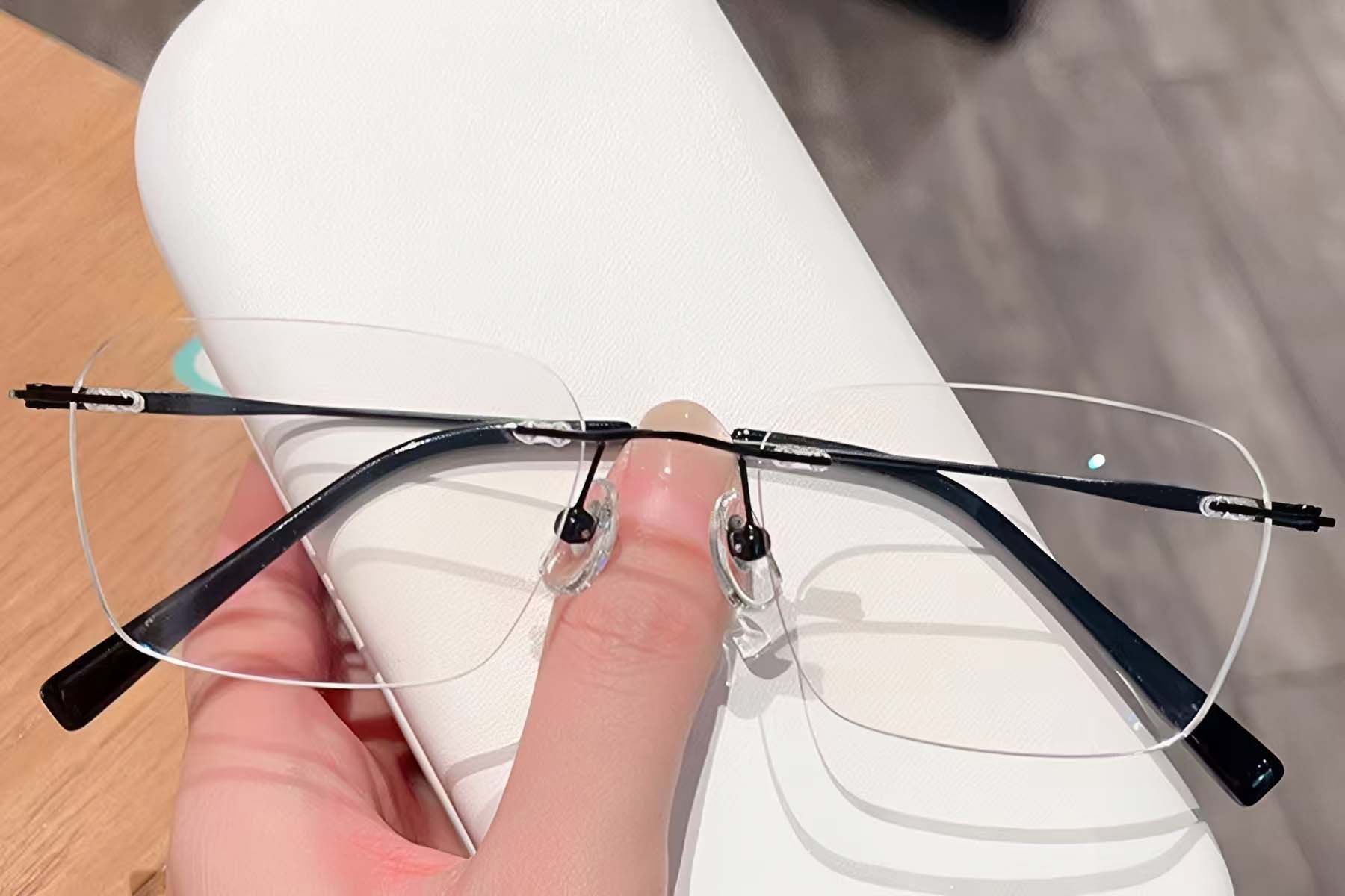 BS0423-0221_Black_Invisible_Titanium_Glasses_front