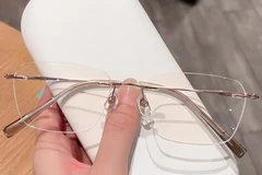 BS0423-0222_Pink_Invisible_Titanium_Glasses_front