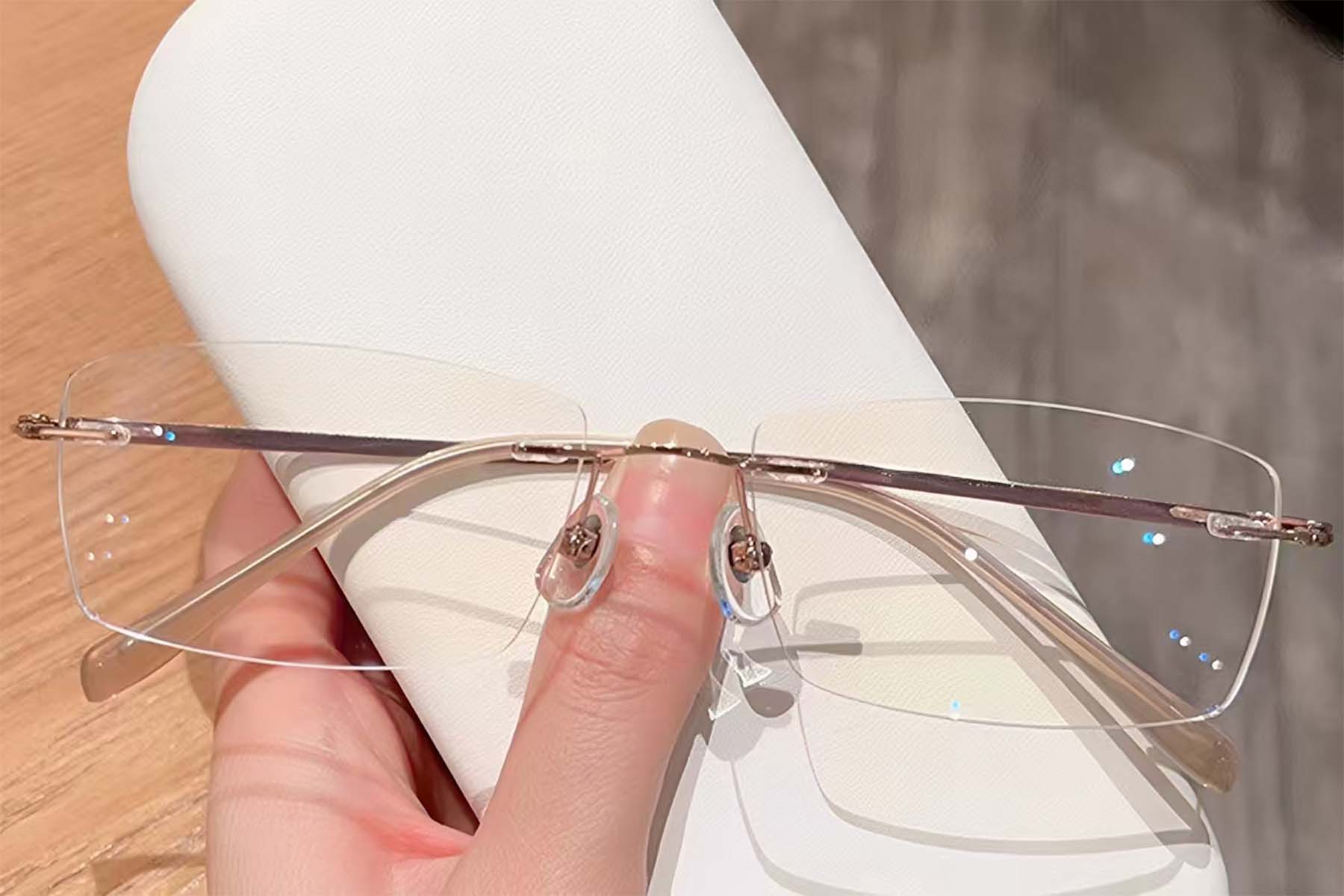 BS0423-0231_Pink_Invisible_Titanium_Glasses_front