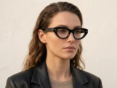 BS0522-0155_Black_Butterfly_Acetate_Glasses_corner-tryon_female