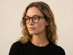 BS0522-0169_Tortoiseshell_Oval_Acetate_Glasses_corner-tryon_female