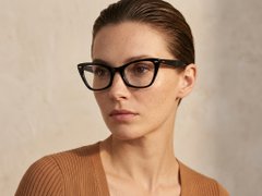 BS0522-0175_Black_Butterfly_Acetate_Glasses_corner-tryon_female