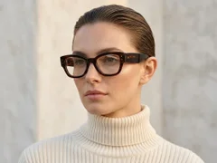 BS0522-0198_Brown_Butterfly_Acetate_Glasses_corner-tryon_female