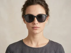 BS0824-0002_Black_Oval_TR90_Sunglasses-tryon_female