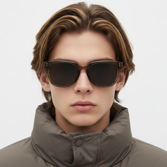 bs0824-0004_green_oval_tr90_sunglasses_model