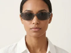 BS0824-0012_Green_Oval_TR90_Sunglasses-tryon_female