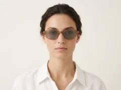 BS0824-0013_Brown_Oval_TR90_Sunglasses-tryon_female