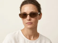 BS0824-0014_Yellow_Oval_TR90_Sunglasses-tryon_female