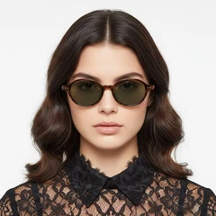 bs0824-0022_tortoiseshell_oval_tr90_sunglasses_model