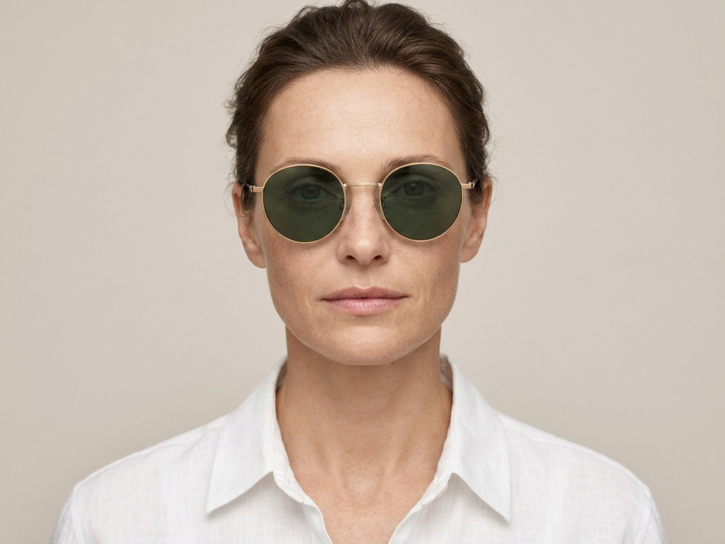 BS0824-0035_Golden_Oval_Metal_Sunglasses-tryon_female