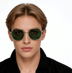 bs0824-0035_golden_oval_metal_sunglasses_model