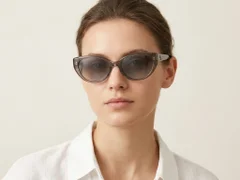 BS0824-0049_Brown_Oval_TR90_Sunglasses-tryon_female