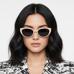 bs0824-0050_cream_oval_tr90_sunglasses_model