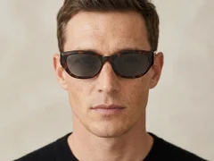 BS0824-0053_Tortoiseshell_Oval_TR90_Sunglasses-tryon_male
