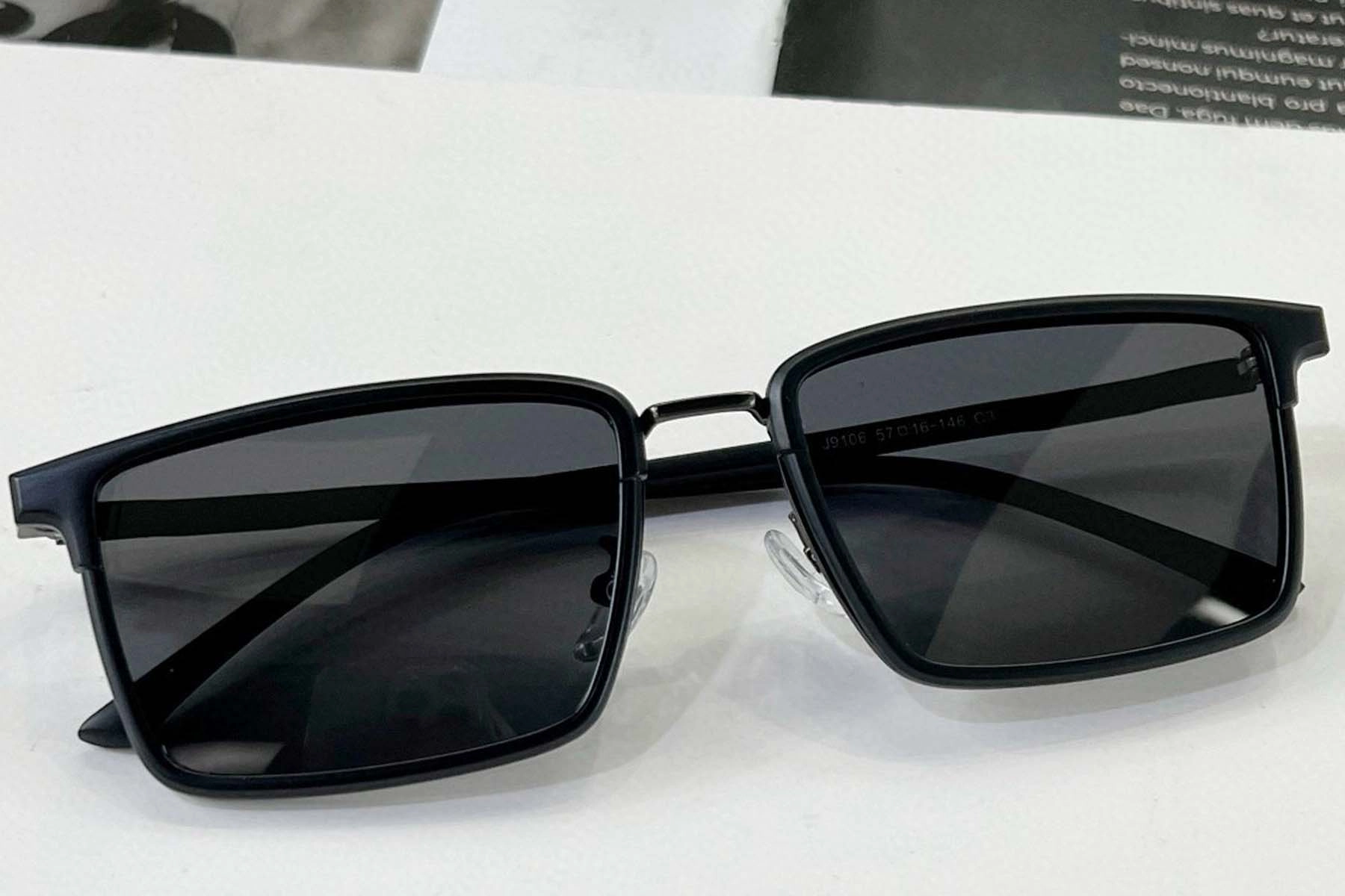 BS0824-0058_Black_Rectangular_TR90_Sunglasses_front