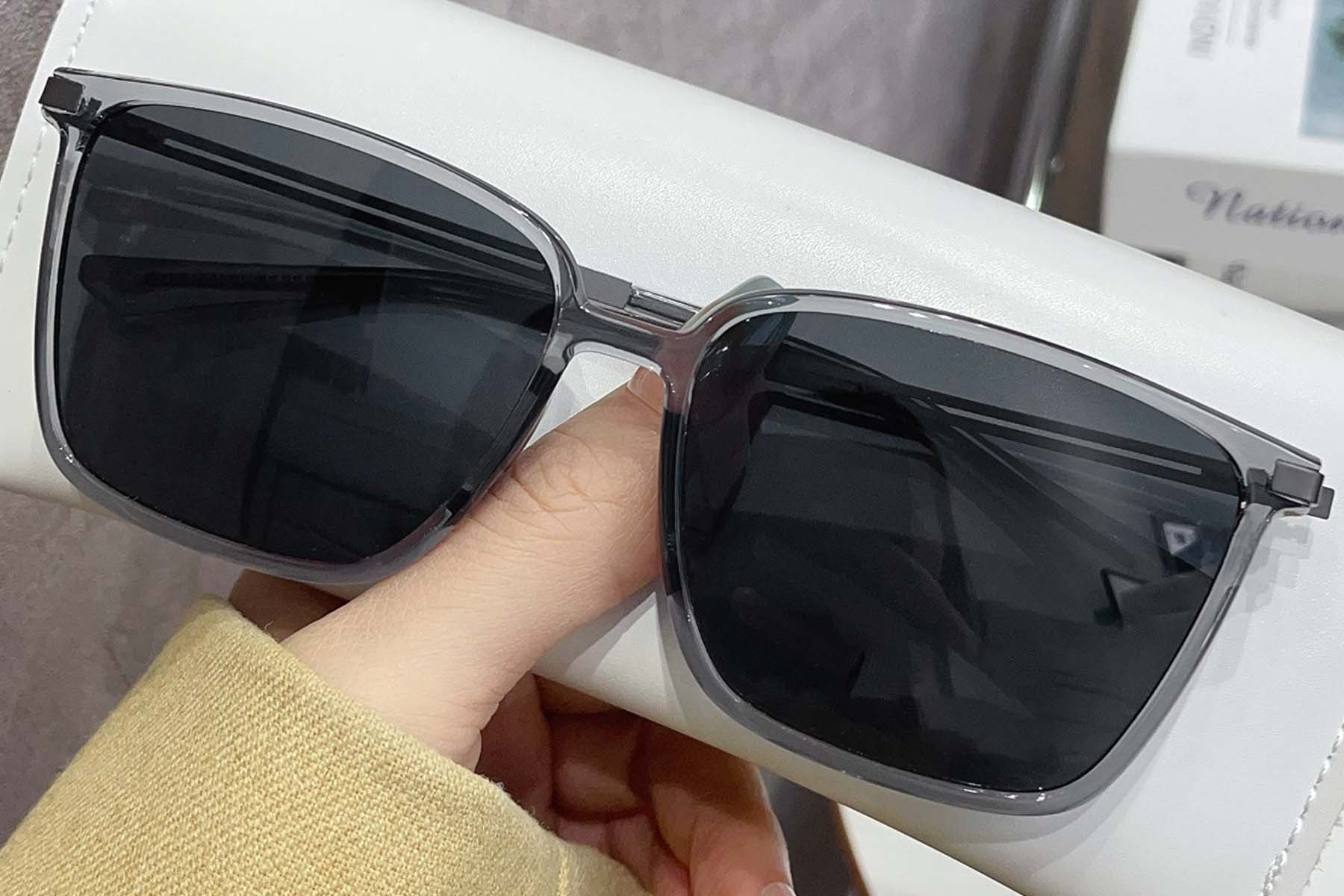 BS0824-0073_Grey_Rectangular_TR90_Sunglasses_front