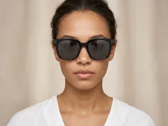 BS0824-0076_Black_Rectangular_TR90_Sunglasses-tryon_female