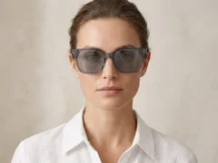 BS0824-0079_Grey_Rectangular_TR90_Sunglasses-tryon_female
