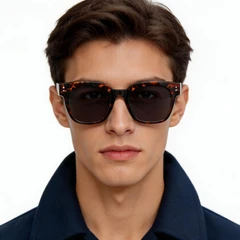 bs0824-0080_tortoiseshell_rectangular_tr90_sunglasses_model