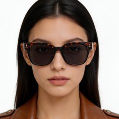 bs0824-0080_tortoiseshell_rectangular_tr90_sunglasses_model
