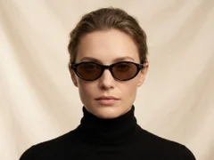 BS0824-0084_Black_Oval_TR90_Sunglasses-tryon_female
