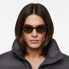 bs0824-0085_tortoiseshell_oval_tr90_sunglasses_model