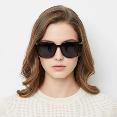 bs0824-0102_grey_rectangular_tr90_sunglasses_model