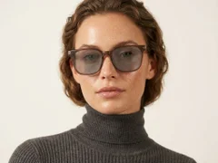 BS0824-0104_Brown_Rectangular_TR90_sunglasses-tryon_female