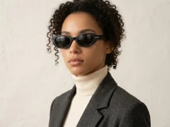BS0824-0107_Black_Oval_TR90_sunglasses-tryon_female