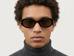 BS0824-0108_Black_Oval_TR90_sunglasses-tryon_male