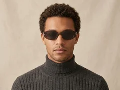 BS0824-0109_Brown_Oval_TR90_sunglasses-tryon_male