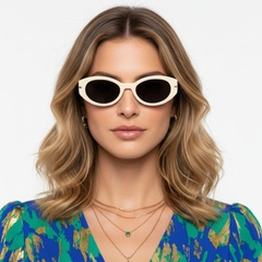 bs0824-0110_cream_oval_tr90_sunglasses_model