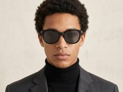 BS0824-0113_Black_Oval_TR90_sunglasses-tryon_male