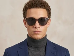 BS0824-0115_Brown_Oval_TR90_sunglasses-tryon_male