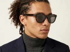 BS0824-0116_Tortoiseshell_Oval_TR90_sunglasses-tryon_male